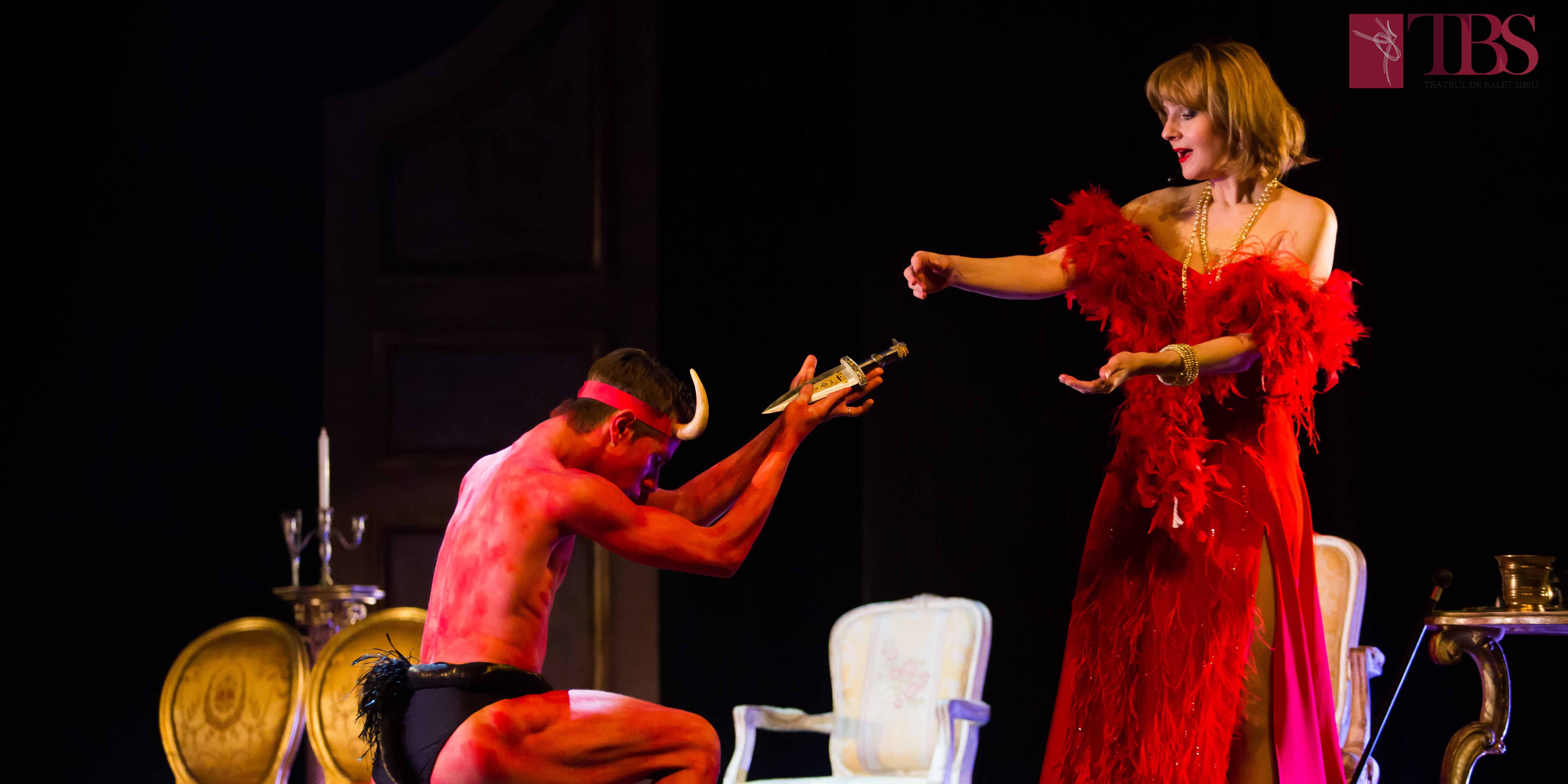 Barococo Party, o petrecere cu actori și balerini, îngeri și demoni pe muzică baroc.