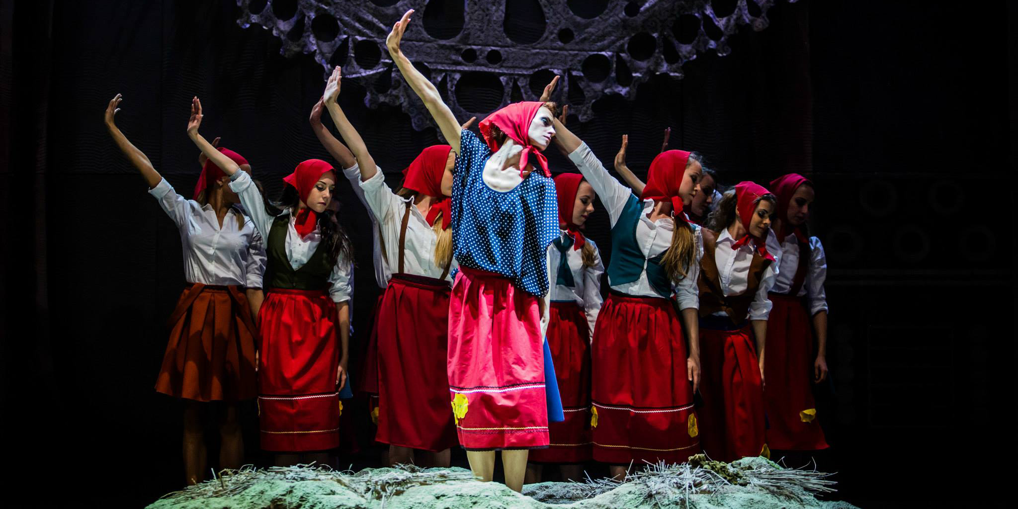 „Sînt o babă comunistă!” și Gala Premiilor UNACOR - evenimentele lunii februarie la Teatrul de Balet Sibiu