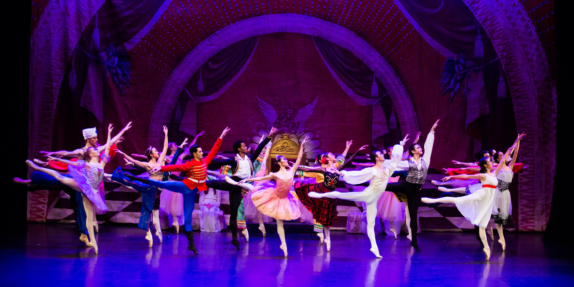 Baletul sibian dansează cu casa închisă în luna decembrie!