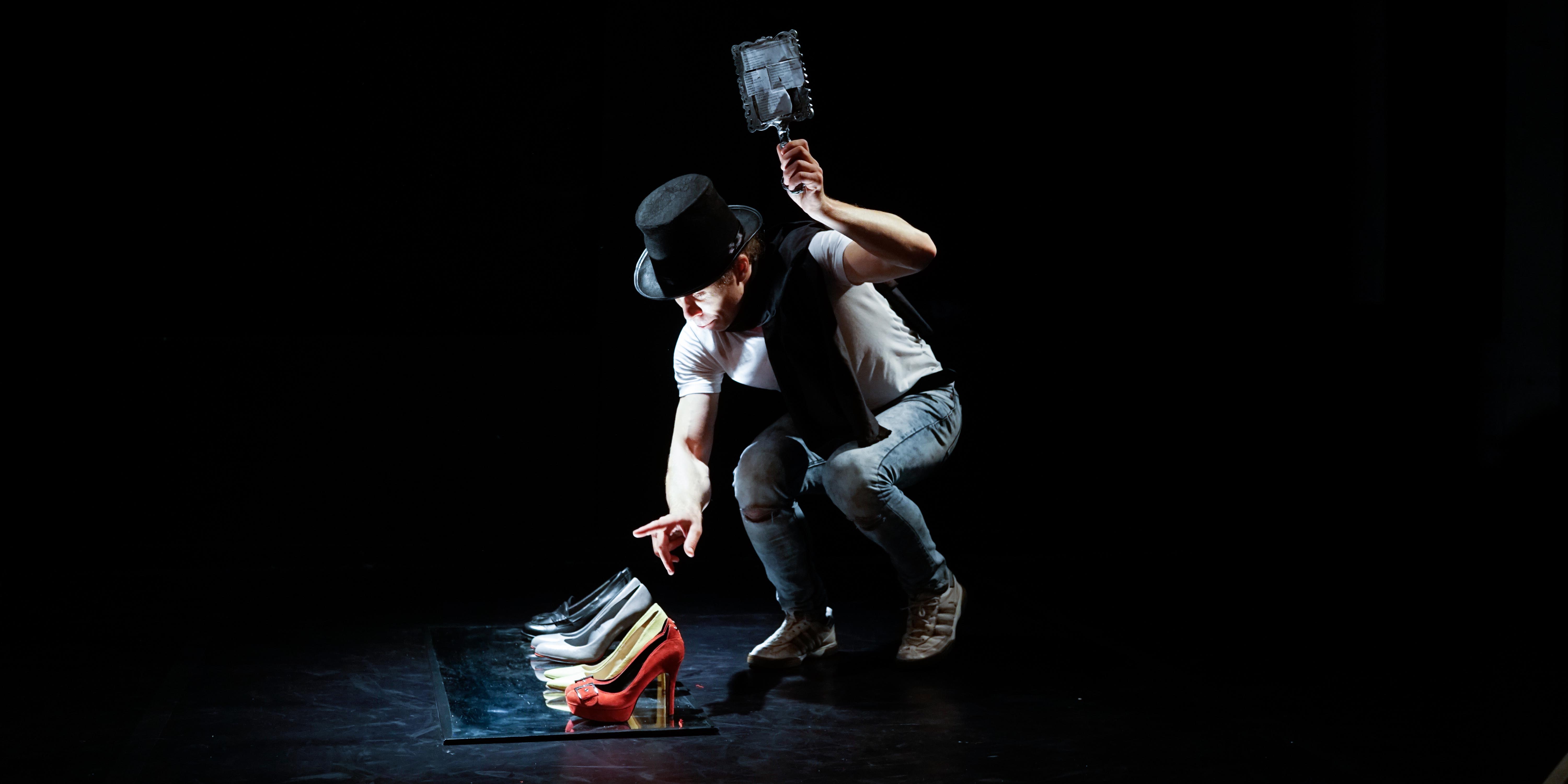 Mozart, Gigi Căciuleanu și Lari Georgescu  într-un spectacol la Teatrul Gong